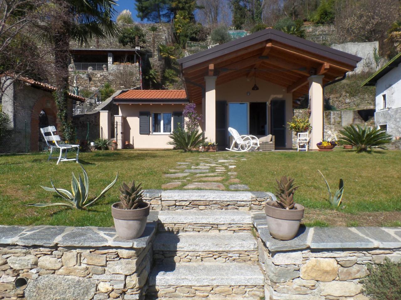 La Briciola Villa Lesa Exteriör bild