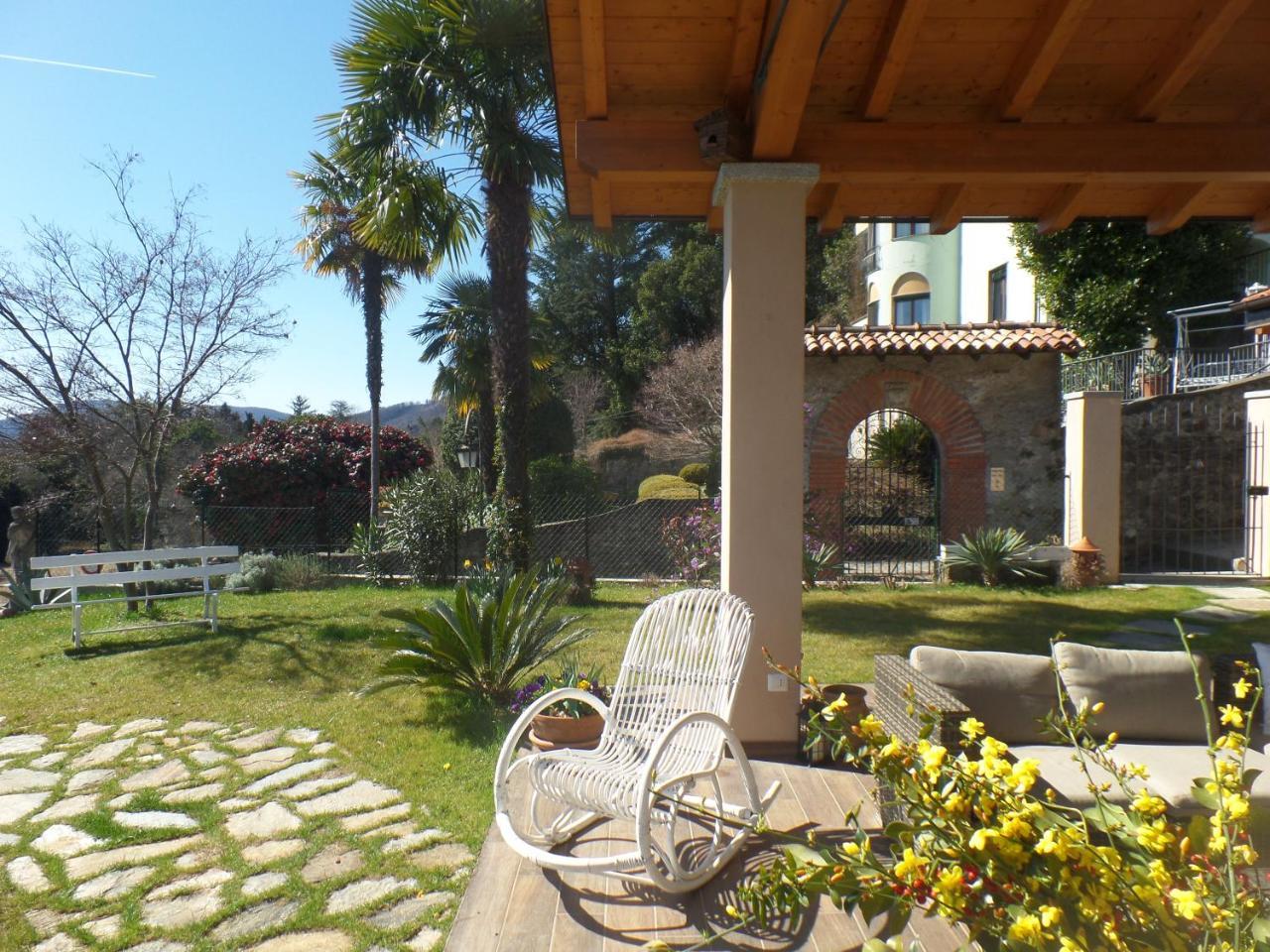 La Briciola Villa Lesa Exteriör bild