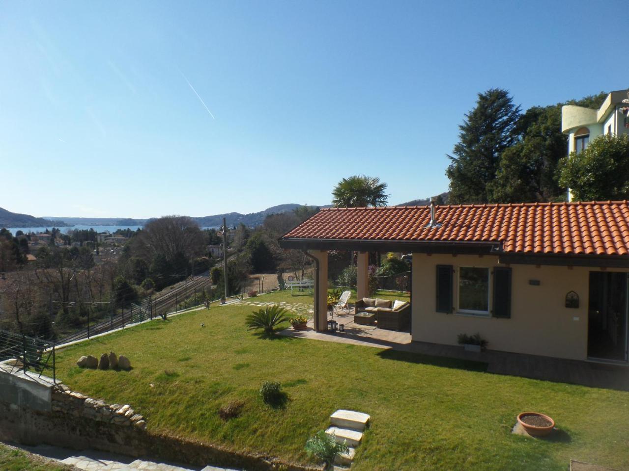 La Briciola Villa Lesa Exteriör bild