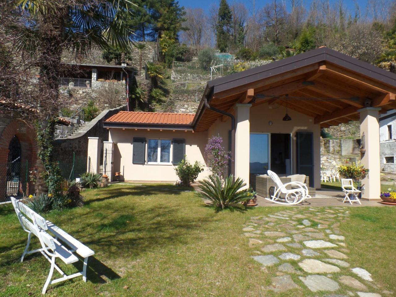 La Briciola Villa Lesa Exteriör bild